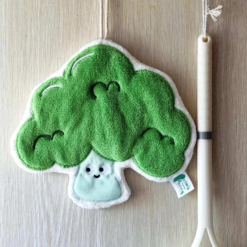 A single-pack cutie garden vegetable hand towel