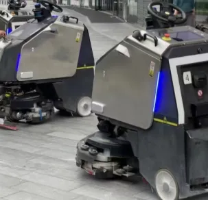 High-tech 75 Indoor and Outdoor Integrated Cleaning Robot