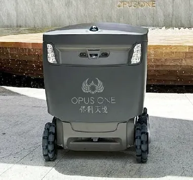 Small indoor and outdoor delivery robot