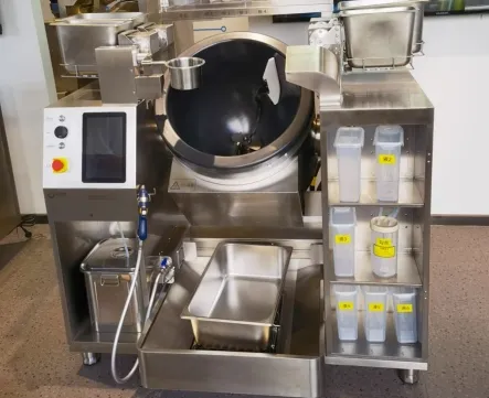 Large-scale stir-fry robot