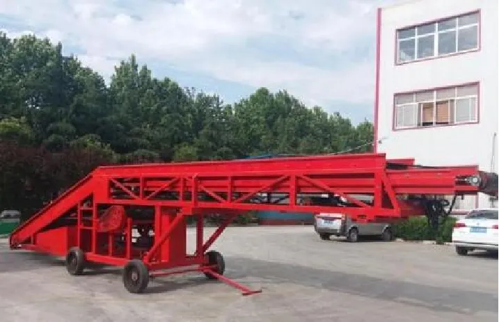 Telescopic conveyor loader