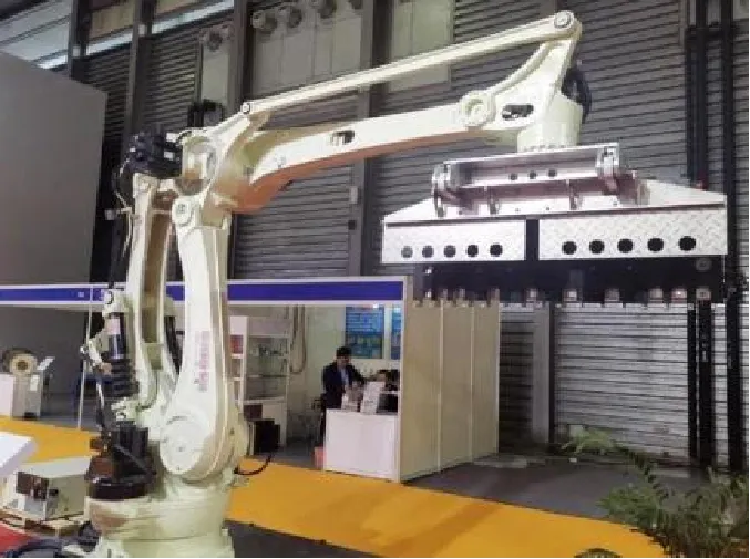 New type of cardboard box gripper